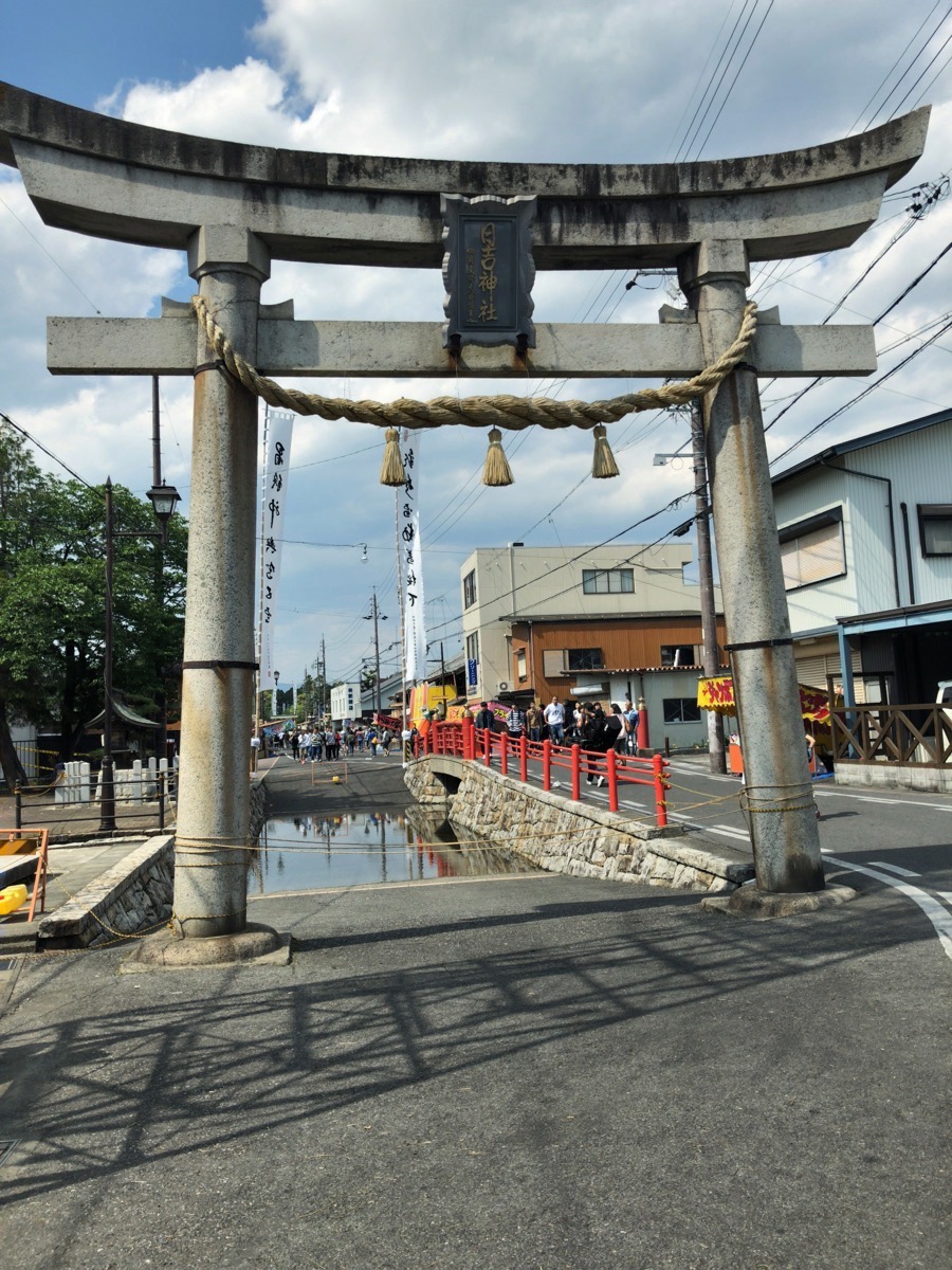ブラタモリ案件 岐阜県安八郡神戸町の日吉神社の鳥居の下はなぜくぼんでいるのか 折出賢一のウェブサイト